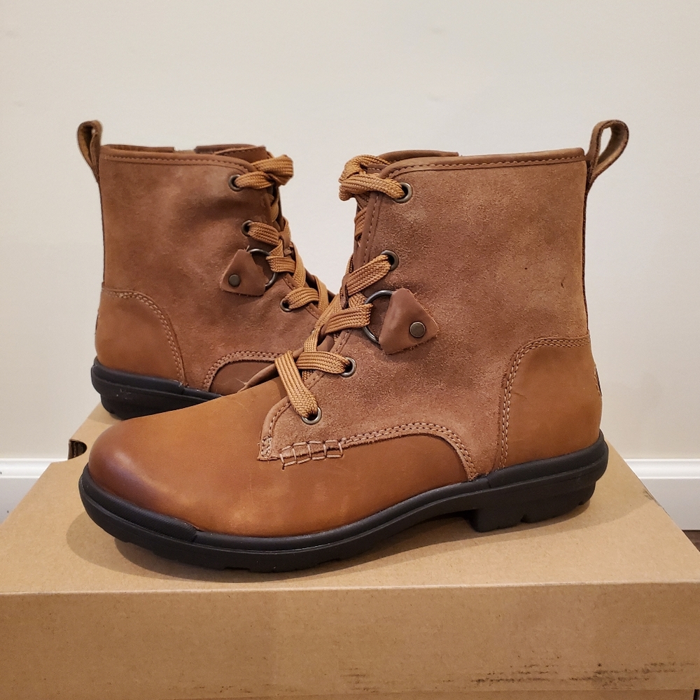 New in box Ugg Women's Hapsburg Lace Bootie Size 7.5